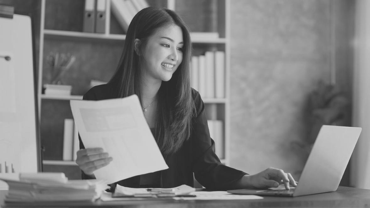 Студенти працюють над дизайн-проєктами у групі